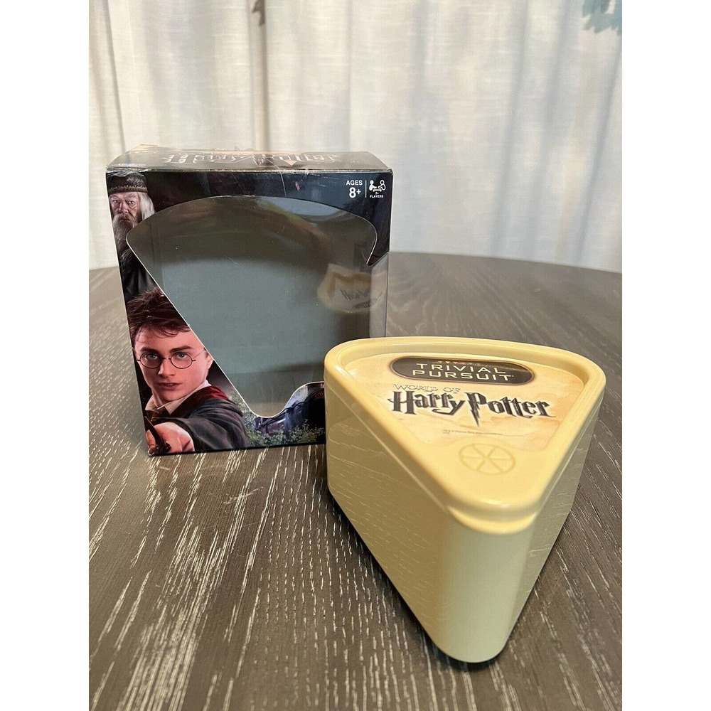 World of Harry Potter Trivial Pursuit Game by Hasbro / USAopoly Travel Game